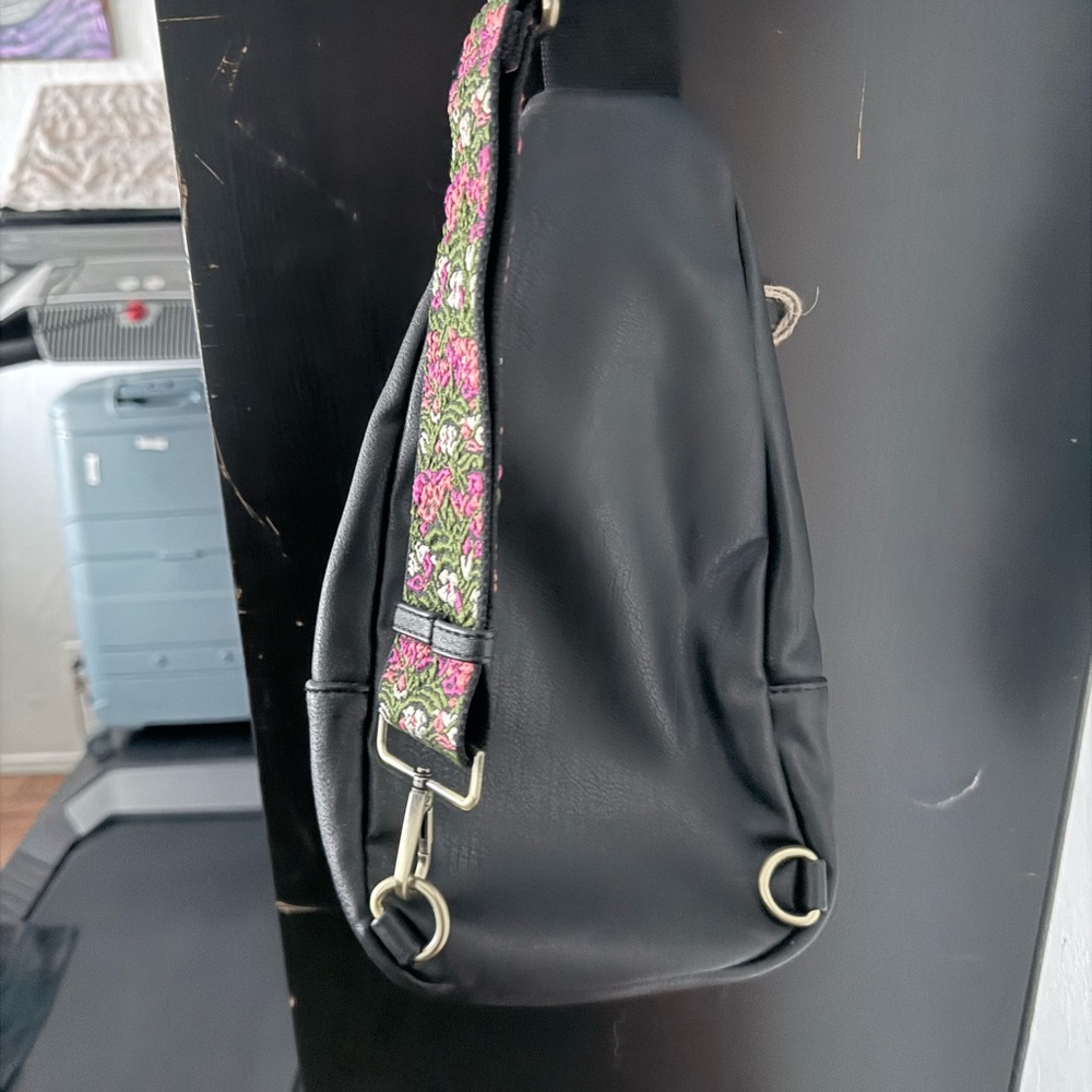 Antik Kraft Black Bag with Colorful Strap - Picture 2 of 9